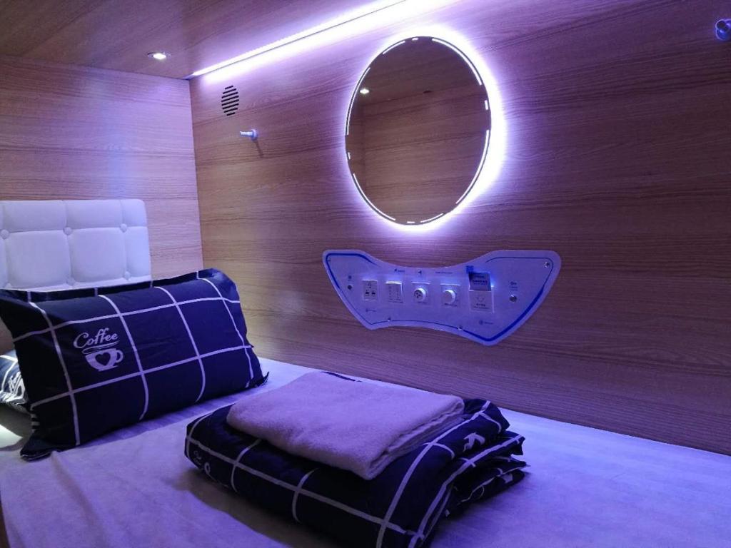 Double Capsule Pod in Mixed Dormitory
