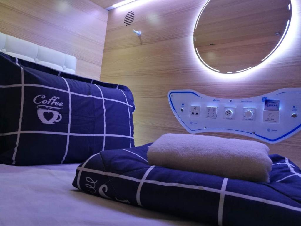 Entire Room (2 Double Capsule)